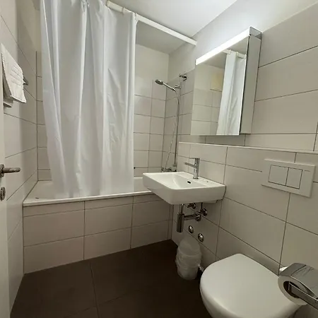 דירה Spacious 1br Near Opera And - Mill 5 43 *